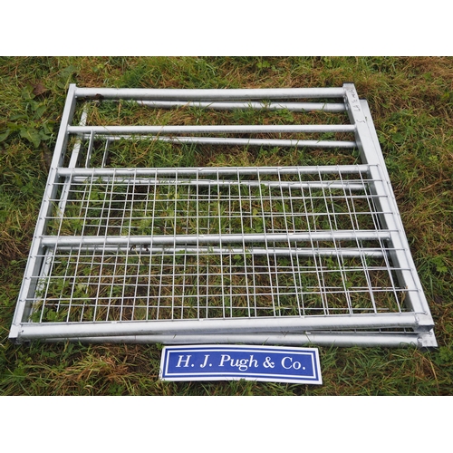 71 - Half mesh gates 4ft - 2