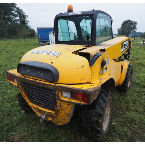 642 - JCB 520-40 with pallet tines. 2011. Showing 10742 hours. In daily work