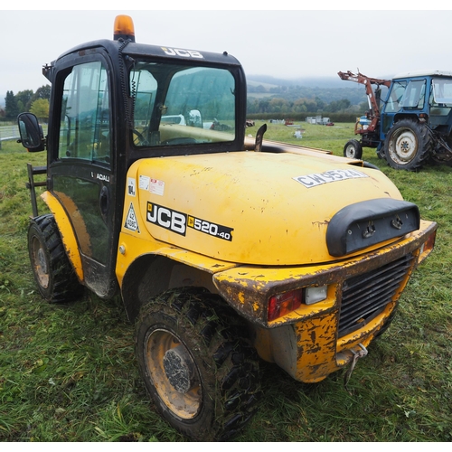 642 - JCB 520-40 with pallet tines. 2011. Showing 10742 hours. In daily work