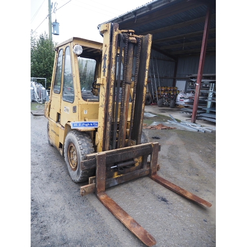 654 - Caterpillar V70D forklift. 1998. Runs and drives. In daily use