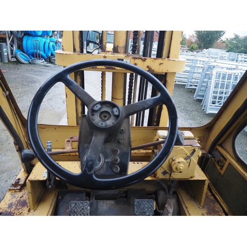 654 - Caterpillar V70D forklift. 1998. Runs and drives. In daily use