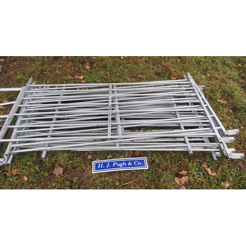 86 - Galvanised lambing hurdles 6ft - 8