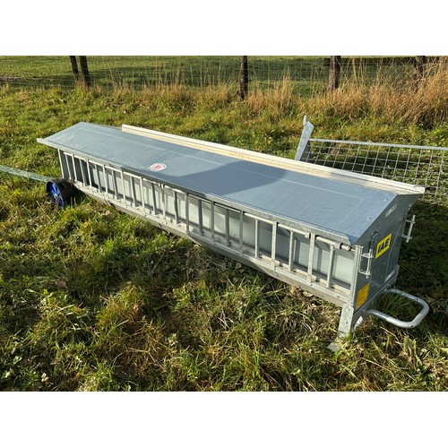 81 - Double sided lamb creep feeder 8ft - 1