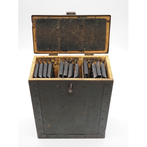 227 - WWII Italian Breda M37 machine gun ammunition box with clips