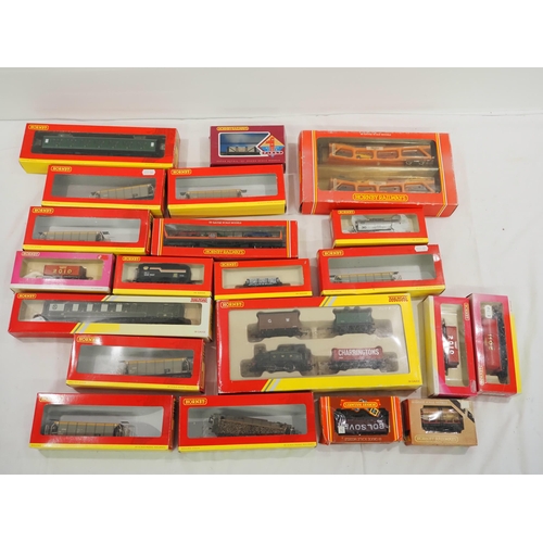 18 - Quantity of Hornby OO gauge carriages and tenders, boxed