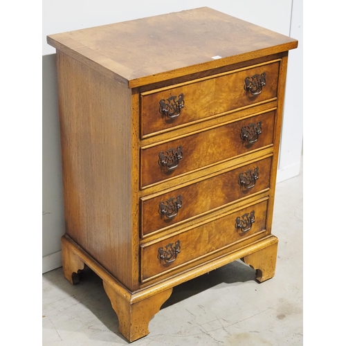 575 - Small bedside chest of drawers with burr veneer H25