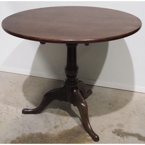 576 - Mahogany occasional table on tripod base H28