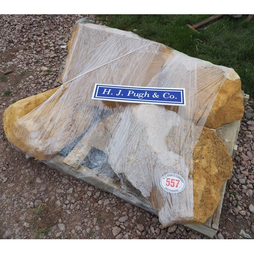 557 - Pallet of Cotswold rockery stones