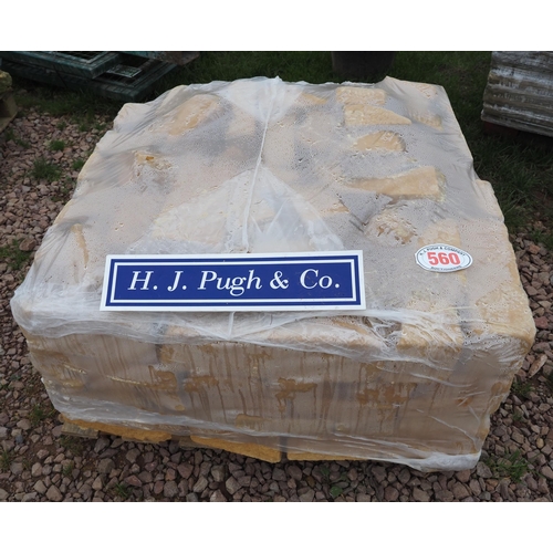 560 - Pallet of Cotswold bricks