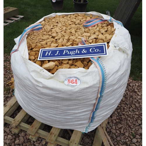 564 - Bag of Cotswold stone chippings