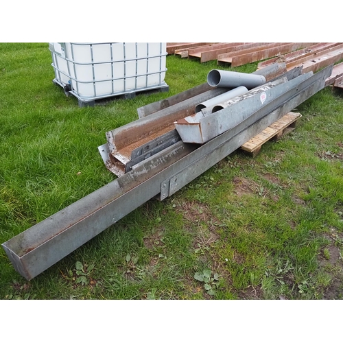 1510 - Galvanised guttering