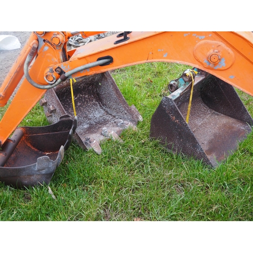 1586 - Kubota KH007 tracked mini digger with 3 buckets