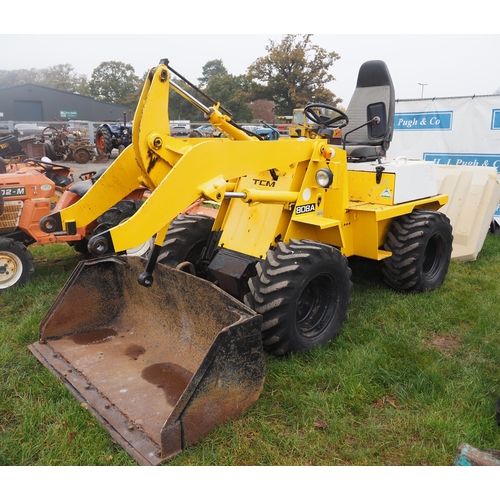 1587 - TCM 808A Loading shovel. Key in office. Runs and drives