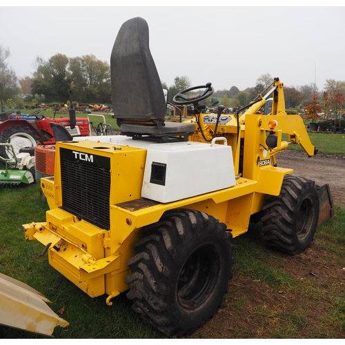 1587 - TCM 808A Loading shovel. Key in office. Runs and drives