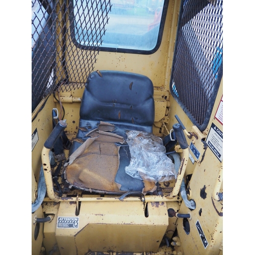 1592 - New Holland L553 skid steer loader and bucket