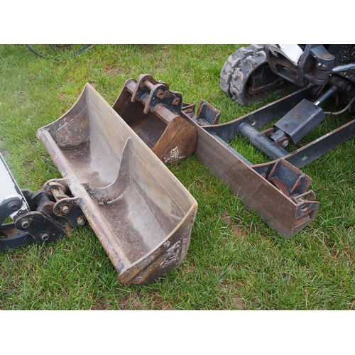 1597 - Bobcat E172 mini digger with 2 buckets. Showing 550 hours