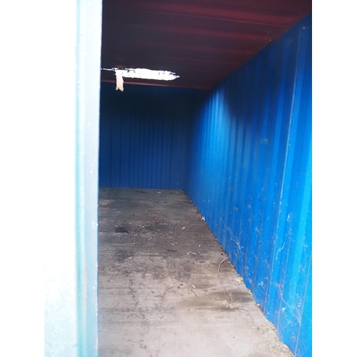 1640 - Shipping container 20ft, damaged roof