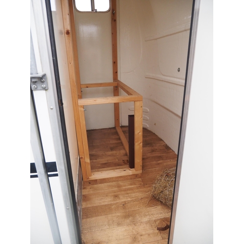 1674 - Equi-Trek double horsebox with side loading and front partition