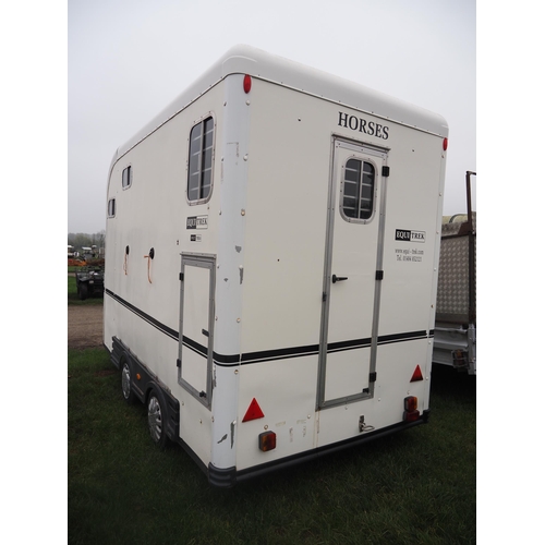 1674 - Equi-Trek double horsebox with side loading and front partition