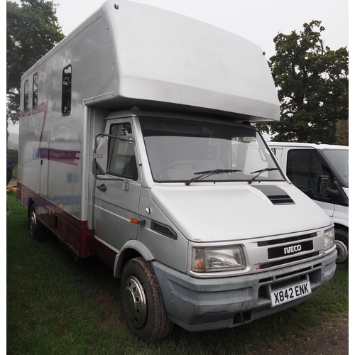 1845 - Iveco horse box, 2000. New tyres, no MOT. Reg. X842 ENK. V5 and key in office