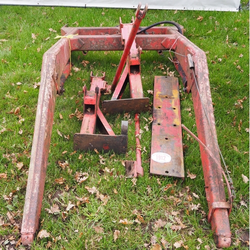 1912 - Massey Ferguson 135 tractor loader and brackets