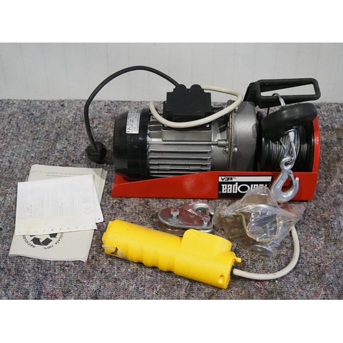 489 - Electric winch, 240v