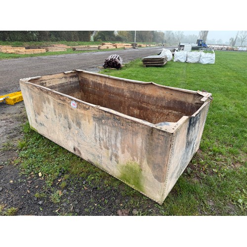 999 - Galvanised tank 8 x 3ft