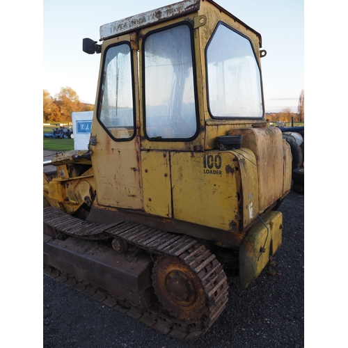 International 100 loader. Runs and drives. C/w 4 in 1 bucket and pallet ...