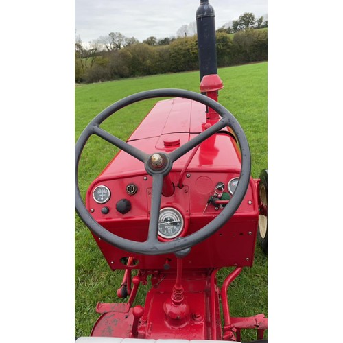 130 - International B 414 tractor. Showing 3252 hours. Used at local rally's and ploughing matches in prev... 