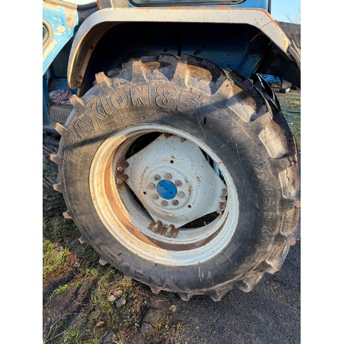 140 - Ford 6810 Series 3 2WD tractor, 1991. All new tyres, reliable tractor. Driven to sale site. All work... 