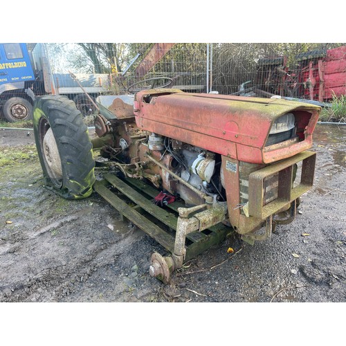 142 - Massey Ferguson 135 tractor, for restoration