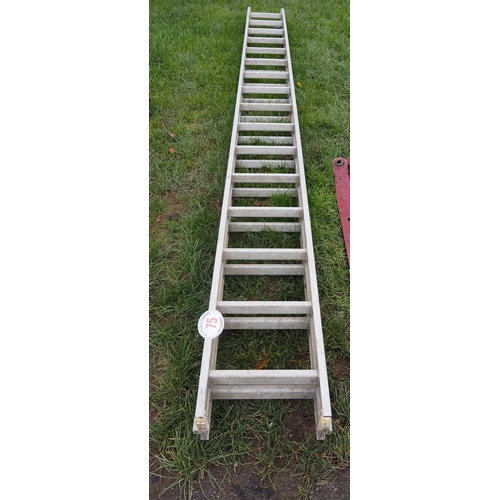 75 - Extendable ladder