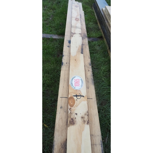 1065 - Machined oak beam 3.8m x215x250