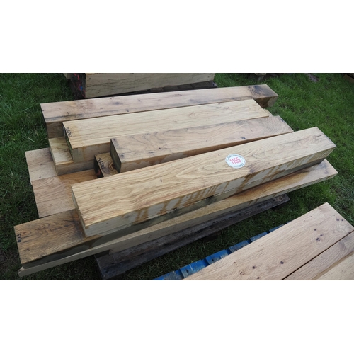 1105 - Oak beams average 1.4m - 14