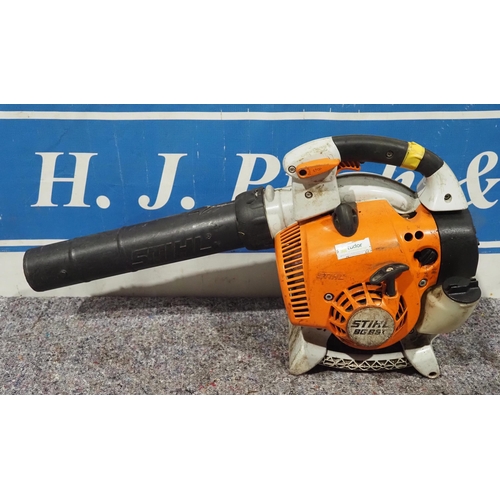 832 - Stihl BG86C petrol blower