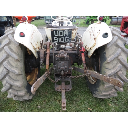 1641 - David Brown 780 Selectamatic Livedrive tractor. Runs and drives. Reg. UDM 910G. V5 and key in office