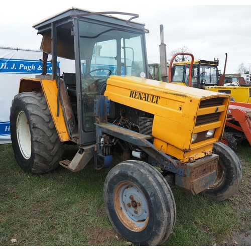 1647 - Renault 651S tractor with loader brackets. Runs but has dirty diesel problem