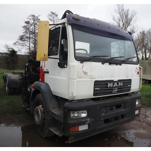 1671 - MAN lorry with roll on hook and Hiab. Runs and drives. Reg. YJ06 VUB. Keys in office