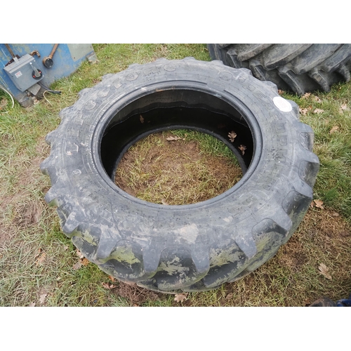 1695 - Firestone 440/65 R28 tyre