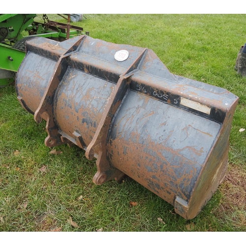 1713 - Loader bucket with JCB brackets