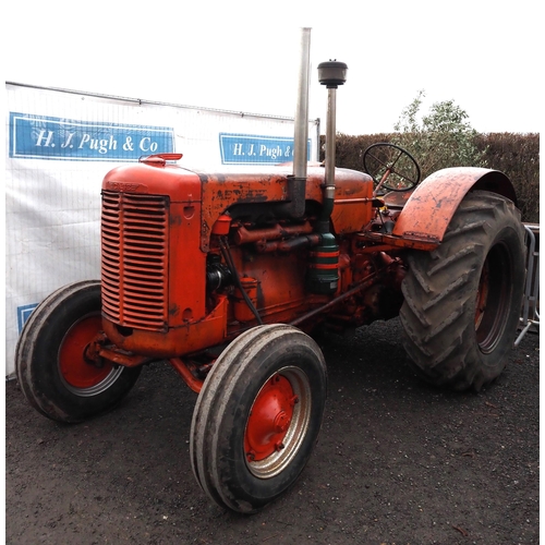 1736 - Case 500 diesel tractor. Runs