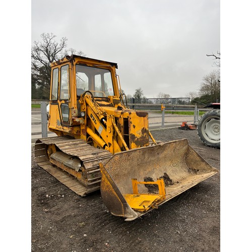 1738 - Caterpillar 931B dozer with bucket. Runs and drives. Key in office