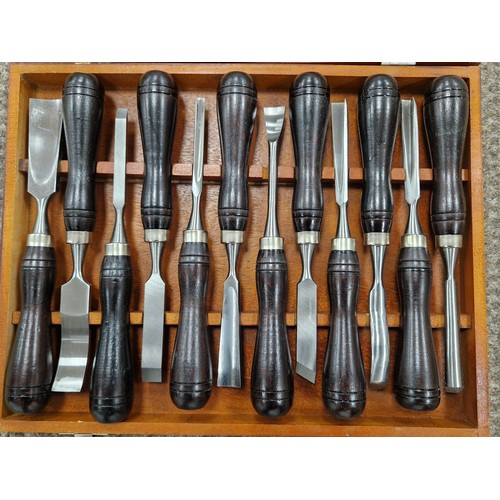 637 - Chisel and gouge set, boxed and unused