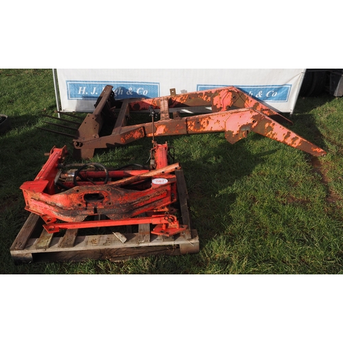 1567 - Massey Ferguson loader and brackets