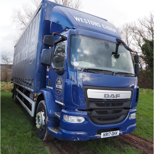 1631 - DAF curtain side lorry, tail lift. 25ft bed. Full service history, showing 421,510 km. MOT until 30/... 