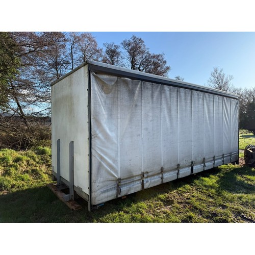 1643A - Curtainside lorry back 20ft