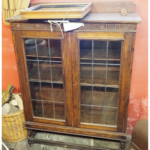 28 - The Parlour room to include stove, Singer sewing machine on base and furniture