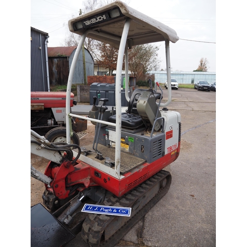 204 - Takeuchi TB016 digger. 2003. Showing 1700 hours, believed to be genuine. Runs and drives. C/w expand... 