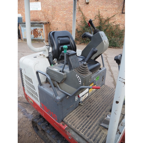 204 - Takeuchi TB016 digger. 2003. Showing 1700 hours, believed to be genuine. Runs and drives. C/w expand... 