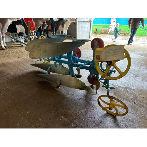 400 - Horse drawn two furrow reversible plough